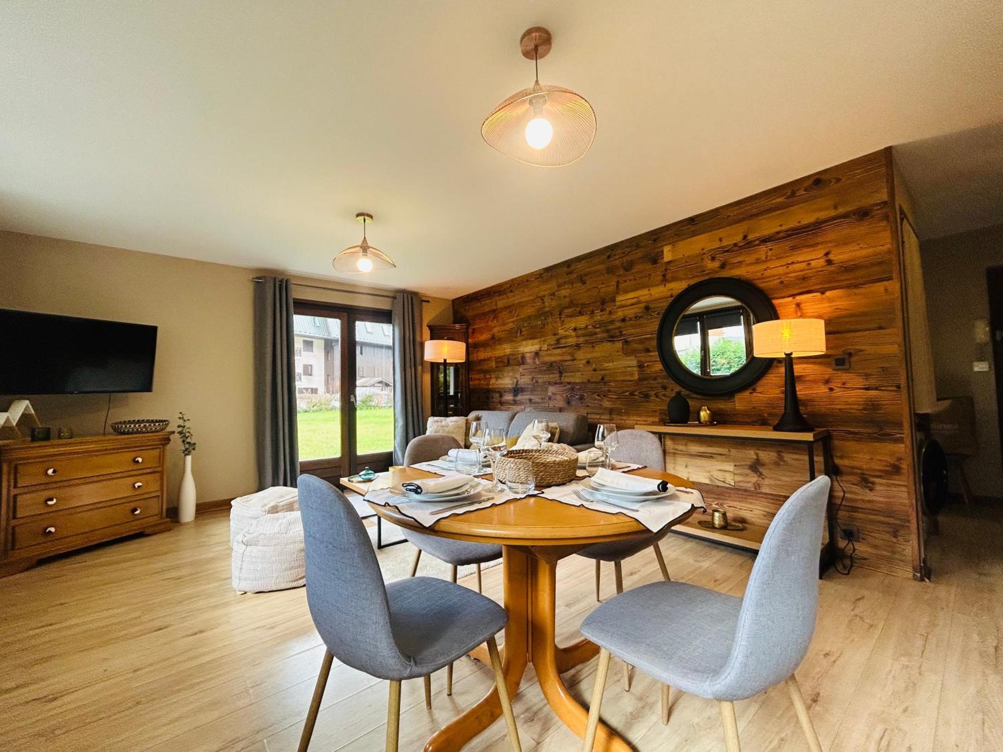 Appartement Style Chalet Avec Grande Terrasse Et Parking Prive Chamonix Eksteriør billede